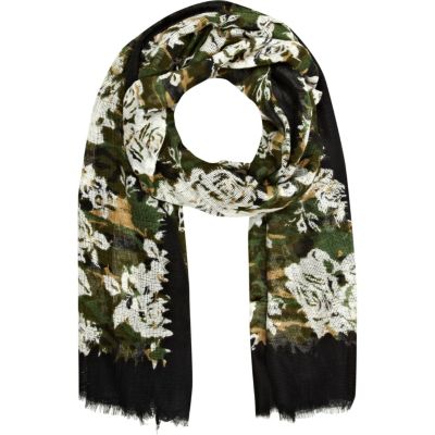 Green camo rose print lightweight scarf