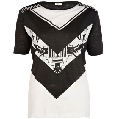 Black and white geometric print t-shirt