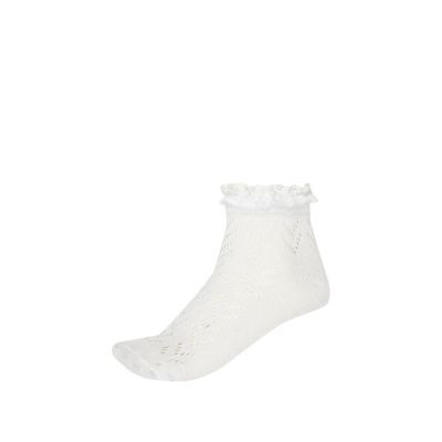 White lace frill ankle socks