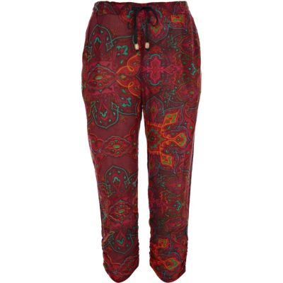 Red abstract print ruched hem trousers