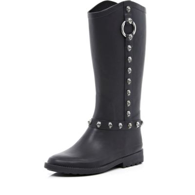 Black skull stud trim welly boots