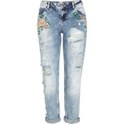 Light wash embroidered Cassie boyfriend jeans