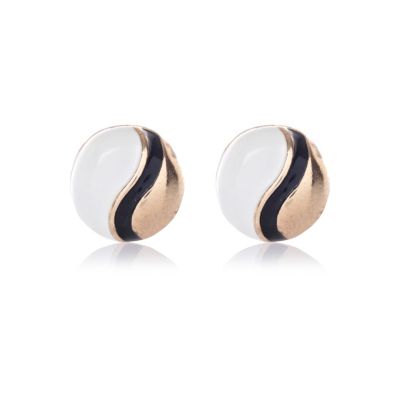 Black swirl pattern round stud earrings