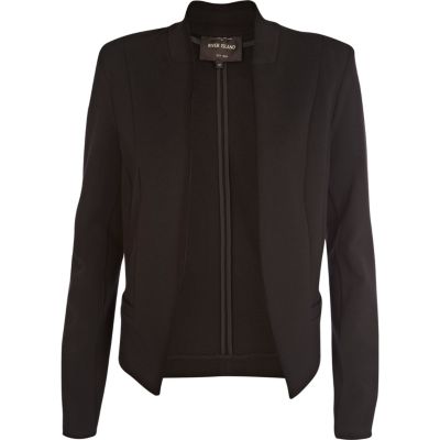 Black unfastened structured blazer