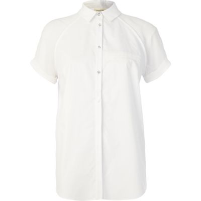White raglan sleeve shirt