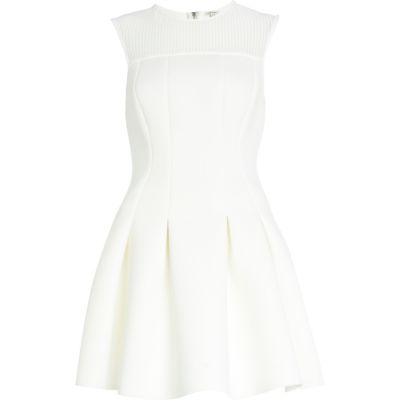 White scuba sleeveless prom dress