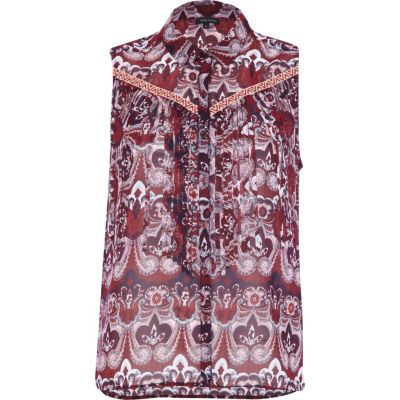 Red print fringed sleeveless shirt