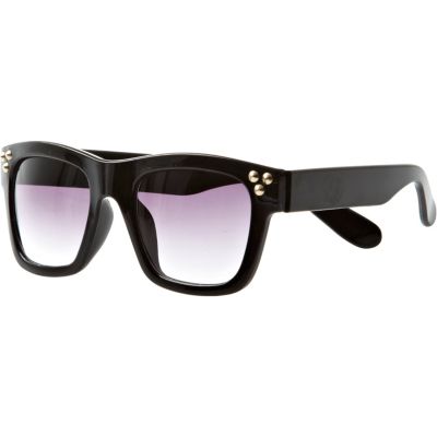Black studded retro sunglasses