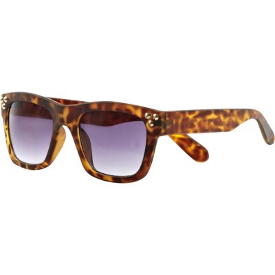 Brown tortoise shell studded retro sunglasses