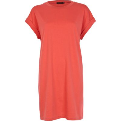 Red short sleeve t-shirt dress