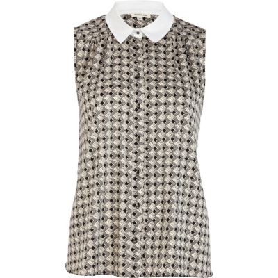 Grey diamond print sleeveless shirt