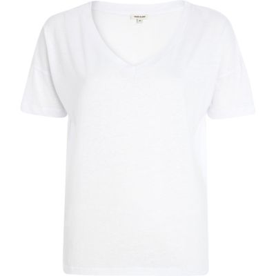 White boxy V neck t-shirt