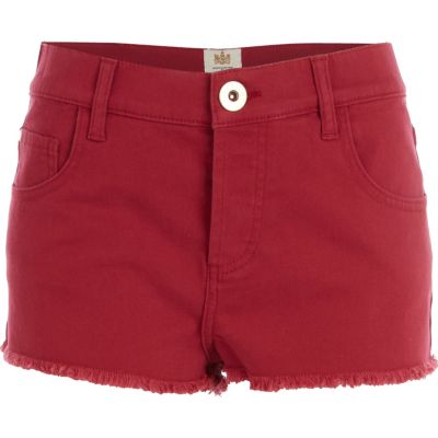 Red frayed denim shorts 