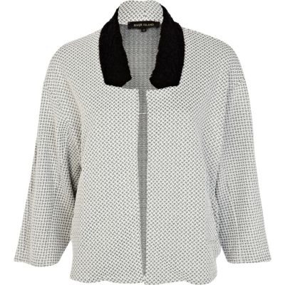 White shearling collar boxy jacket