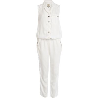 White casual sleeveless jumpsuit
