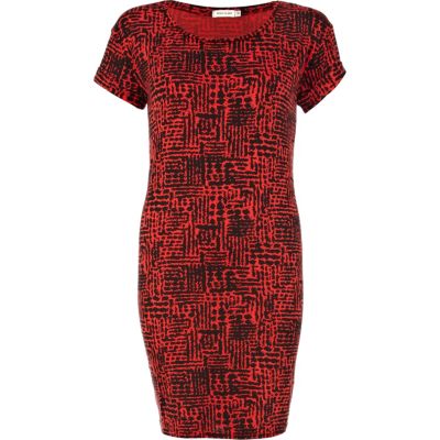 Red and black printed t-shirt dress