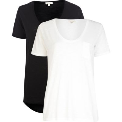 Black and white low scoop t-shirt pack