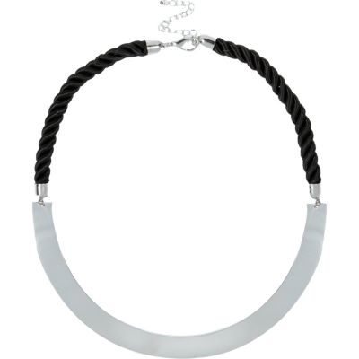 Silver tone metal plate rope necklace