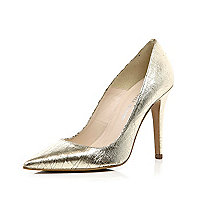 Gold textured pointed court shoes