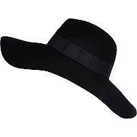 Black oversized fedora hat