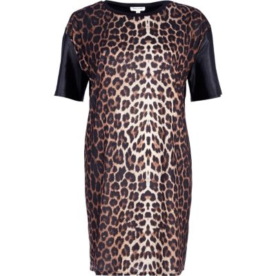 Black leopard print t-shirt dress