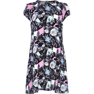 Black abstract leaf print swing dress