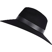 Black wide brim fedora hat
