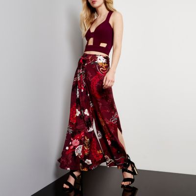 Dark red cut-out crop top