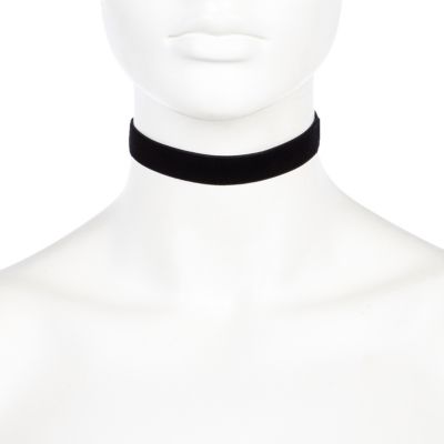 Black velvet choker