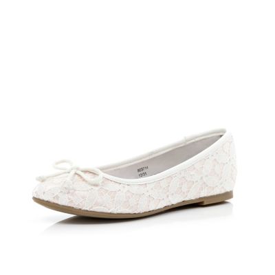 Girls beige lace ballerina pumps