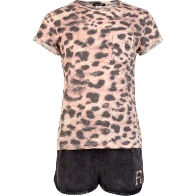 Girls pink leopard t-shirt and shorts set