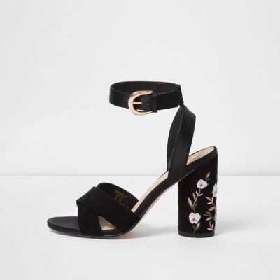 bottines brodées fleurs