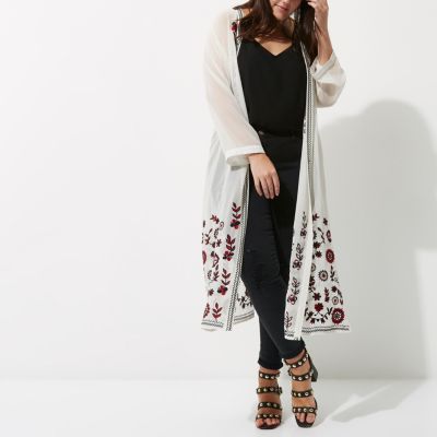 Plus white floral embroidered kimono