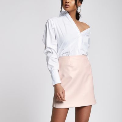 Jupe en cuir synthétique rose clair