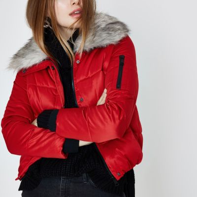 Red faux fur collar puffer jacket