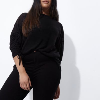Plus – Top noir à manches froncées