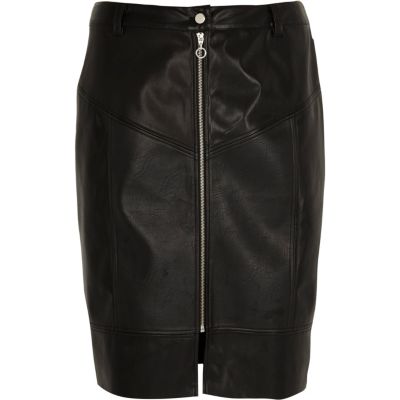 Plus – Jupe mi-longue en cuir synthétique noire zippée sur le devant