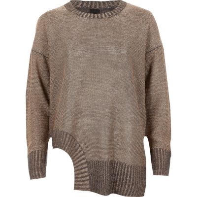 Pull gris foncé et métallisé avec découpe à l'ourlet