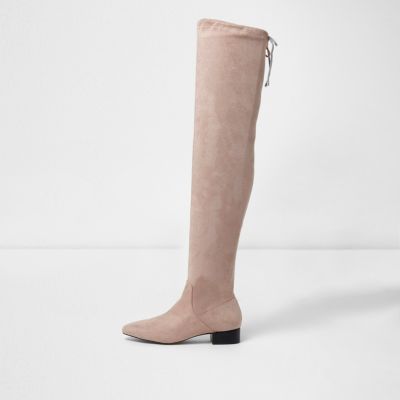 Lichtbeige laarzen tot over de knie van imitatiesuède