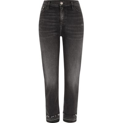 Bella – Jean droit noir à ourlet défait