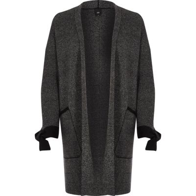 Dunkelgraue Strickjacke mit Bündchen