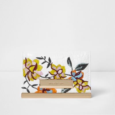 Porte-cartes blanc avec broderies florales