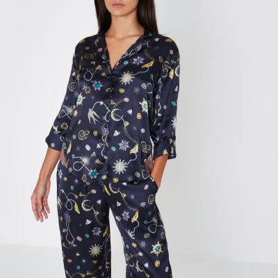 Pyjamaoberteil aus Satin mit Diamantmuster