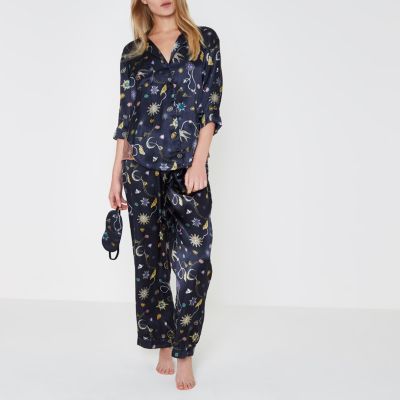 Coffret cadeau pyjama en satin imprimé bijoux bleu marine