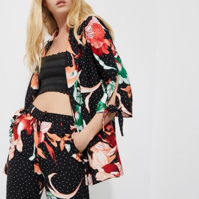 Blazer à fleurs et pois avec manches nouées