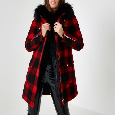 Rood geruite parka in lumberjackstijl met rand van imitatiebont