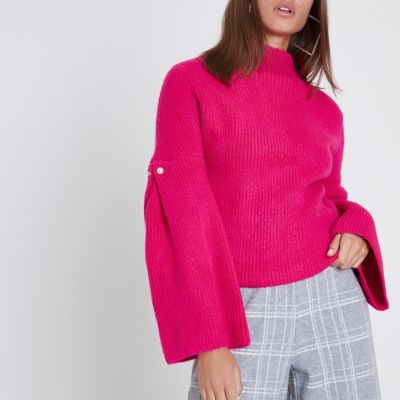 Pinker, hochgeschlossener Pullover mit weiten Ärmeln und Kunstperlenbesatz