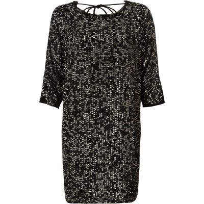 Robe t-shirt droite noire ornée de sequins