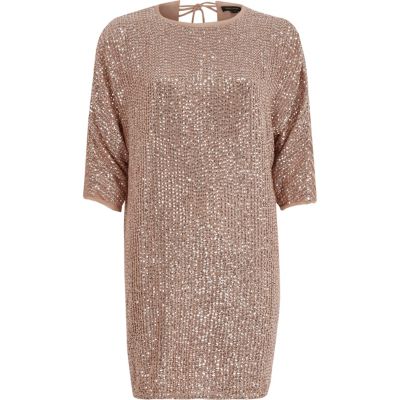 Robe t-shirt droite rose ornée de sequins