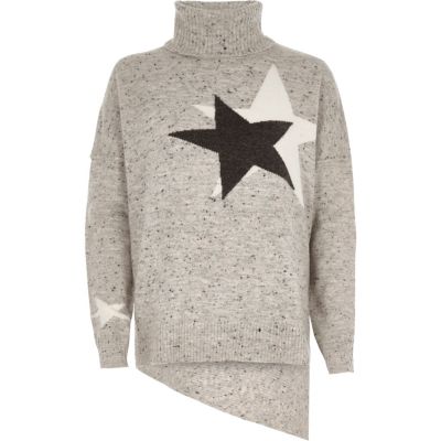 Grauer Rollkragenpullover mit asymmetrischem Saum